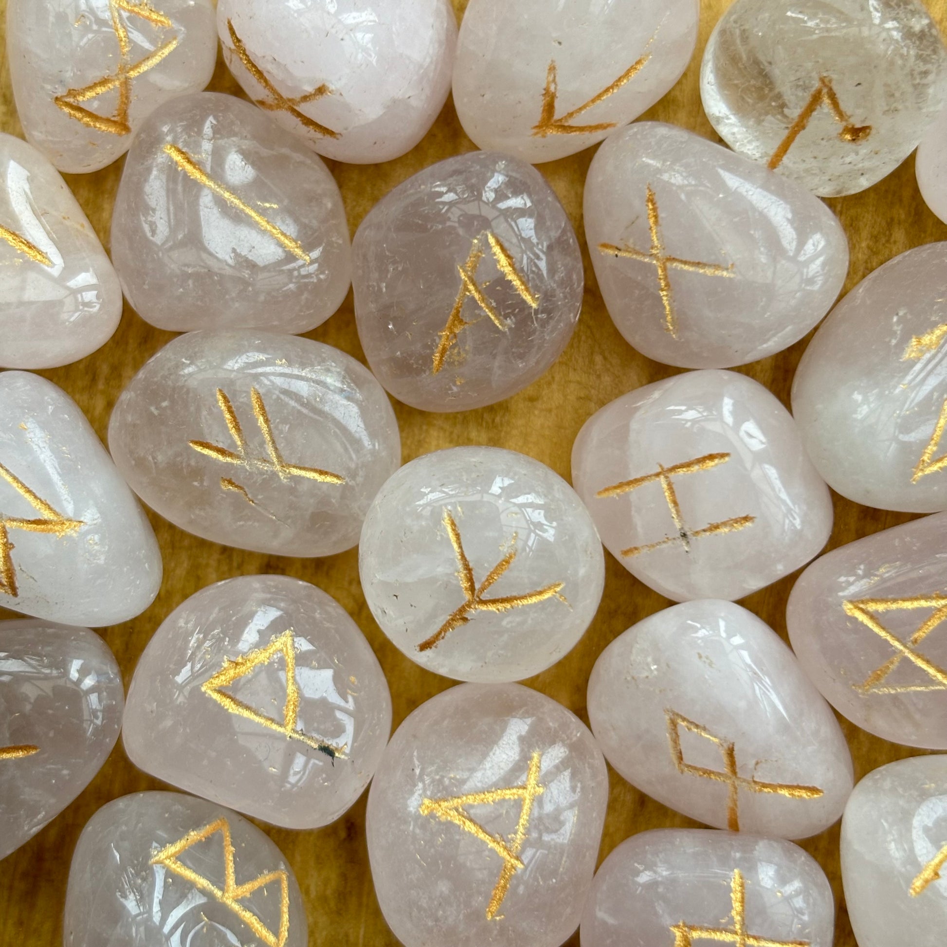 Rose Quartz - Set of Runes With Pouch