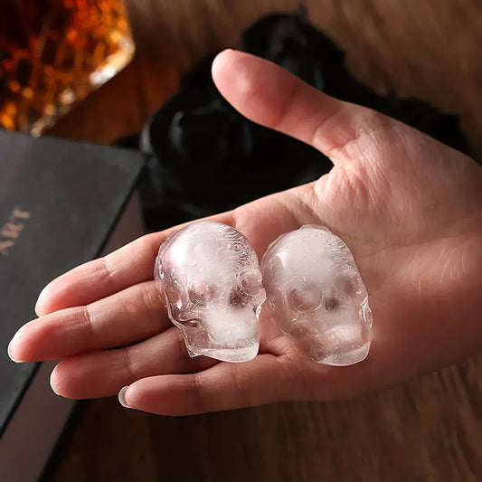Cool off your drinks with a creepy twist and enjoy the cooler side of life with our 3D skull ice cube mould! The perfect choice for any fans of the dark side – make chilling ice cubes with ease and watch your guests' reactions!