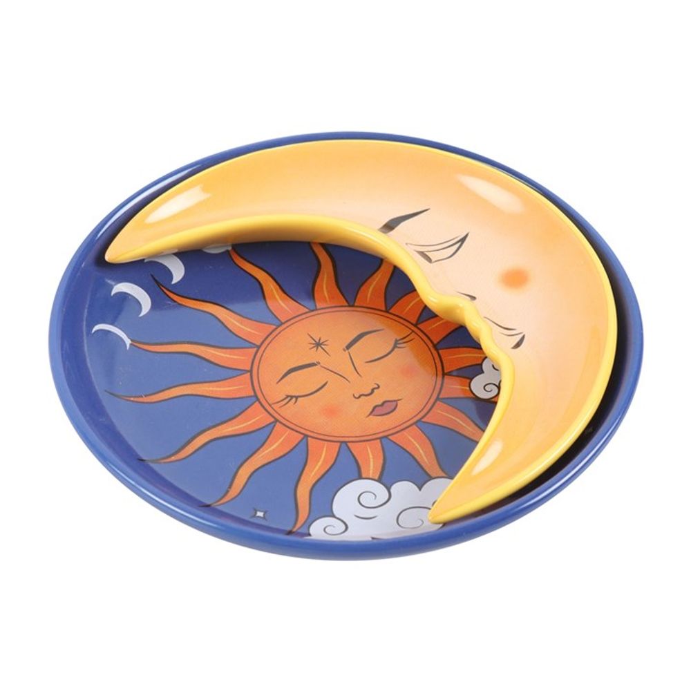 This circular trinket dish, adorned with a radiant sun design, doubles its charm with a crescent moon-shaped dish that stacks seamlessly on top. Perfect for organizing small treasures, the dual design adds a touch of cosmic magic to your space. A thoughtful and stackable gift, this celestial duo is a shining token for anyone who dreams under the stars