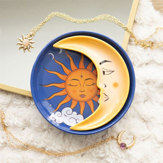 This circular trinket dish, adorned with a radiant sun design, doubles its charm with a crescent moon-shaped dish that stacks seamlessly on top. Perfect for organizing small treasures, the dual design adds a touch of cosmic magic to your space. A thoughtful and stackable gift, this celestial duo is a shining token for anyone who dreams under the stars