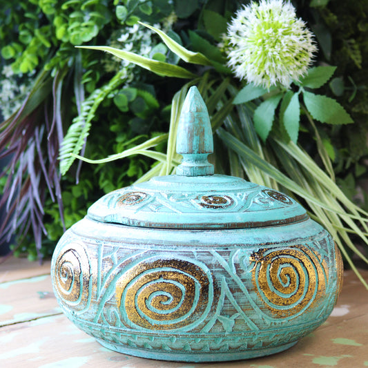 Pot en bois turquoise et doré