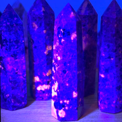 Yooperlite Flame Stone Crystal Tower (UV Reactive)