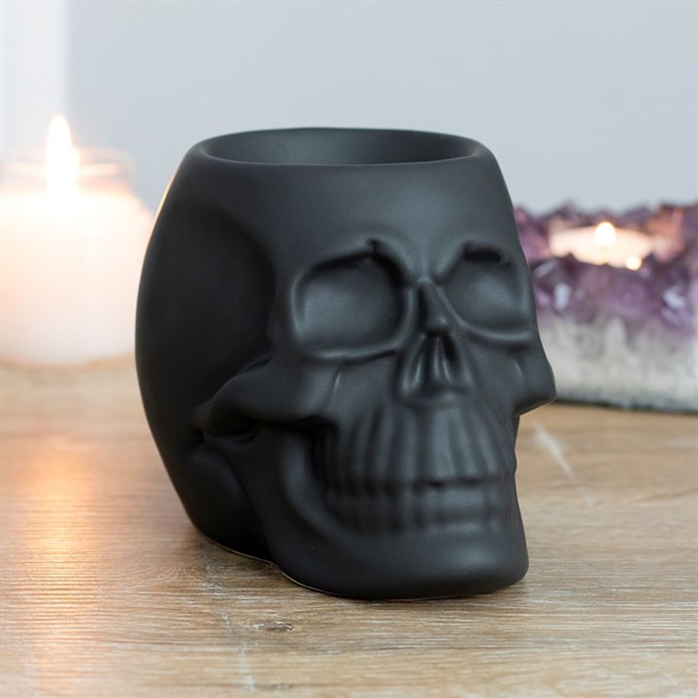 This matt black ceramic oil burner in the shape of a skull is sure to be a talking point in any home. Perfect for Halloween or for those who are looking for something different and unusual the burner features a deep bowl and can be used with both fragrance oils and wax melts