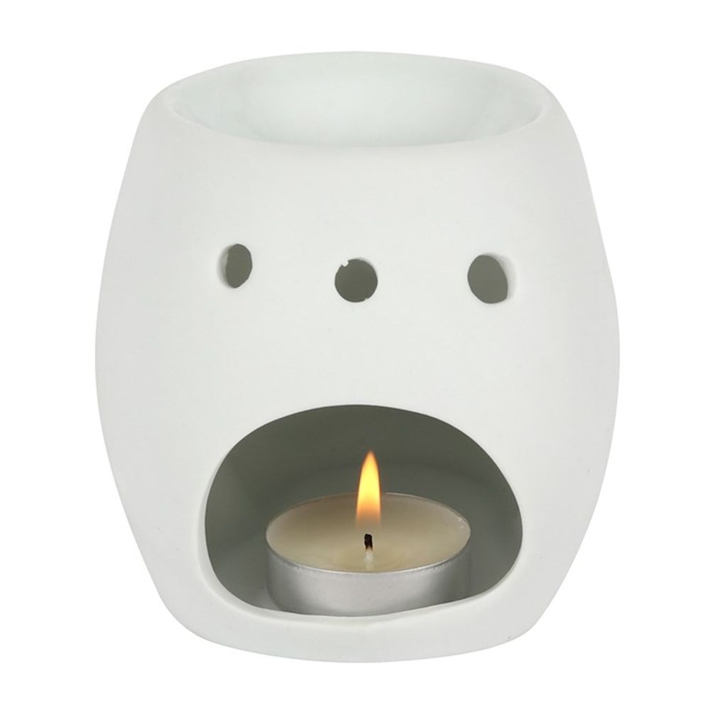 This matt white ceramic oil burner in the shape of a skull is sure to be a talking point in any home. Perfect for Halloween or for those who are looking for something different and unusual the burner features a deep bowl and can be used with both fragrance oils and wax melts